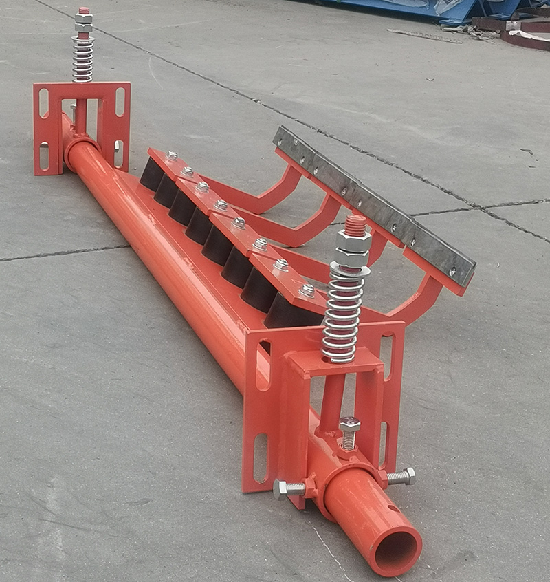 皮帶機(jī)清掃器有什么作用呢？皮帶輸送機(jī)必須安裝清掃器嗎